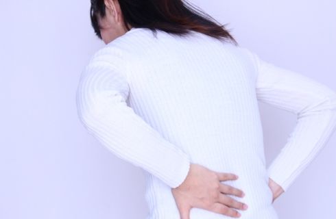 腰が痛い女性